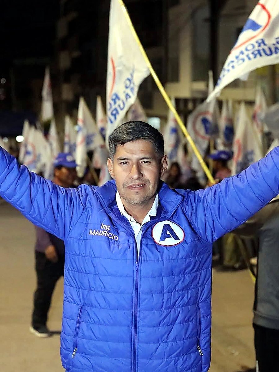 Ing. Ronald Mauricio en un mitin de campaña en Jesús Nazareno